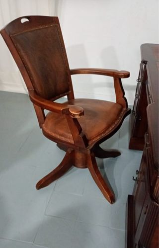 Escritorio señorial con silla a juego