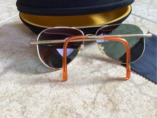 Gafas de sol Aviador Polaroid doradas y rojas