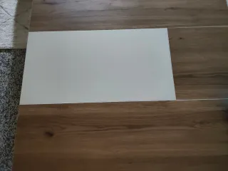 Mesa de salón moderna madera y blanco