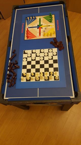 Futbolín, mesa multijuegos