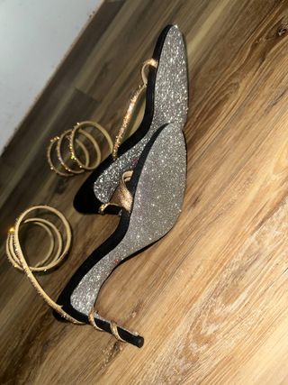 Zapatos negros y dorados talla 42