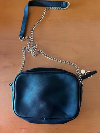 Bolso negro pequeño acolchado cadena