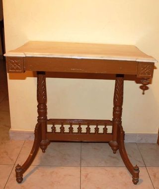 MESA AUXILIAR ANTIGUA