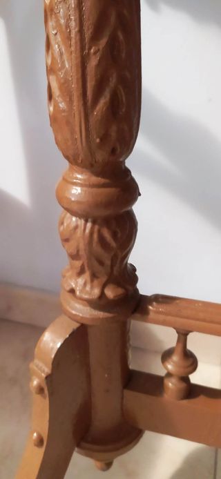 MESA AUXILIAR ANTIGUA