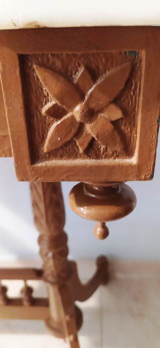 MESA AUXILIAR ANTIGUA