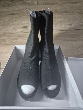 Botas calcetín negras punta abierta tacón grueso