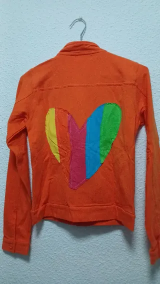 Chaqueta naranja con cremallera