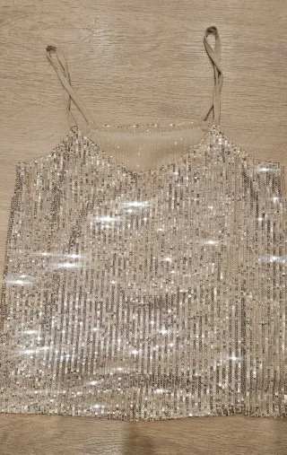 Top lentejuelas dorado. Talla S. Sin estrenar