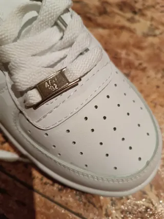 Sapatilhas Nike Air Force 1 Branco Dourado