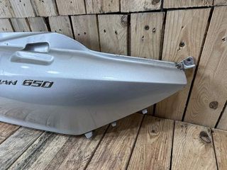 TAPA TRASERA DERECHA SUZUKI BURGMAN 650 2003