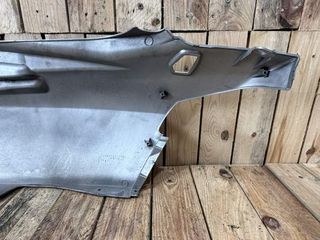 TAPA TRASERA DERECHA SUZUKI BURGMAN 650 2003