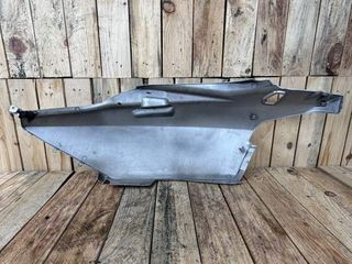 TAPA TRASERA DERECHA SUZUKI BURGMAN 650 2003