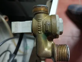 Flussometro Caleffi per caldaia a gas