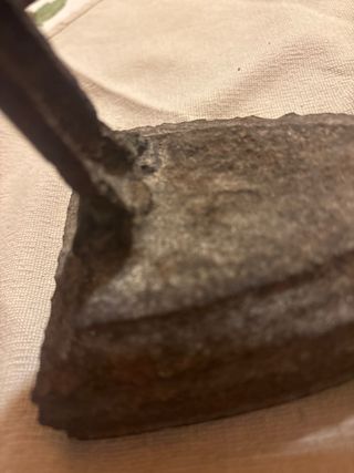 Antico ferro da stiro in ghisa