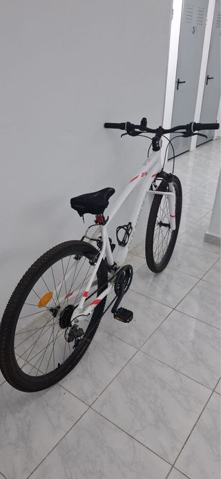 Bicicleta Rockrider 100 Blanca. Usada dos veces