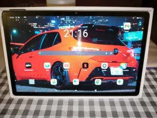 Tablet Lenovo Tab P11 Plus bianco e alluminio con Google Kids Space e Entertainment Space