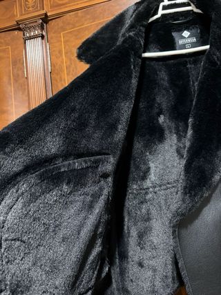 Chaqueta polipiel negra con pelo Talla L