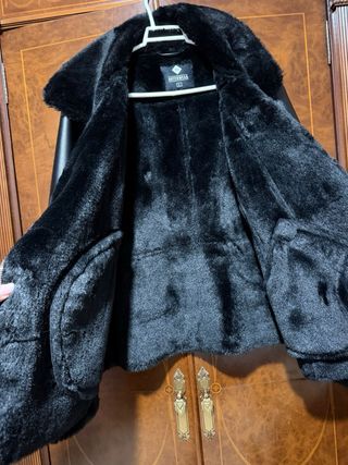 Chaqueta polipiel negra con pelo Talla L