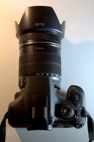 Cámara Digital Canon EOS 2000D Negra