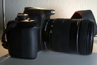 Cámara Digital Canon EOS 2000D Negra