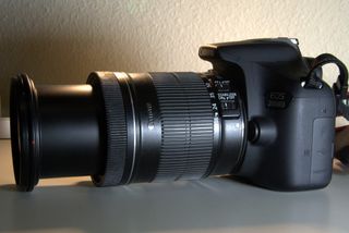 Cámara Digital Canon EOS 2000D Negra