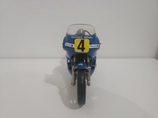 Maqueta Yamaha YZR500 de Christian Sarron