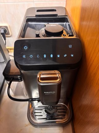 Cafetera Taurus Accento Latte Superautomatica