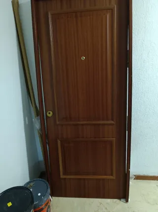 Puerta de seguridad nueva sin instalar. M 84 x2,4