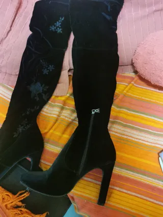 Botas altas terciopelo negro