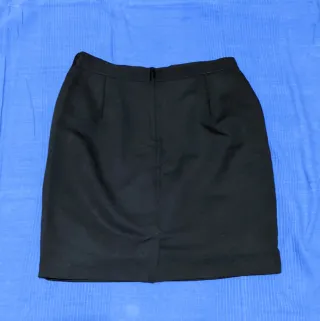 Falda midi negra drapeada