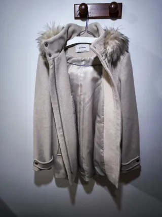 Cazadora Stradivarius con capucha y pelo