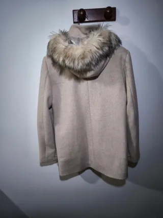 Cazadora Stradivarius con capucha y pelo