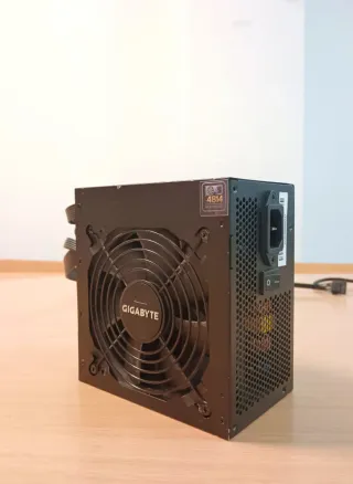 Gigabyte B700H Fuente Alimentacion