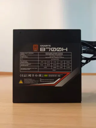 Gigabyte B700H Fuente Alimentacion