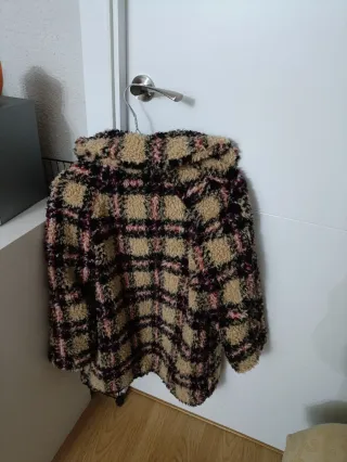 Abrigo de cuadros sin estrenar.