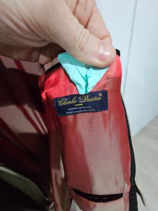 Chaqueta americana con capucha negra