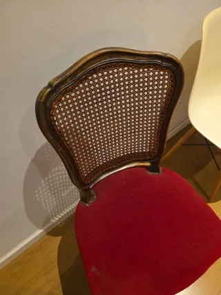 Sillas antiguas de madera y ratán