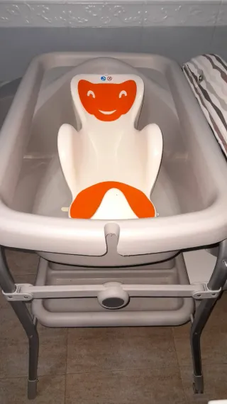 Bañera y cambiador bebé Chicco.