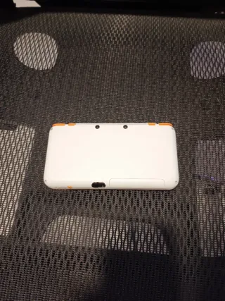 Nintendo 2DS XL Bianco/Arancio boxed.