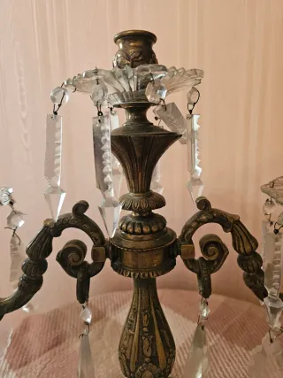 Candelabro antiguo metal trabajado cristal