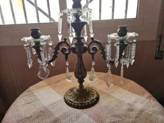 Candelabro antiguo metal trabajado cristal