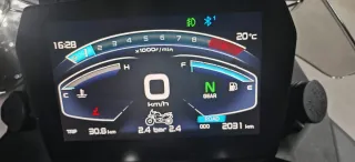 Voge 900 DSX (2024) Negra y Dorada