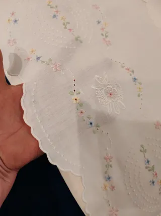 Lenzuolo e federe in lino ricamato