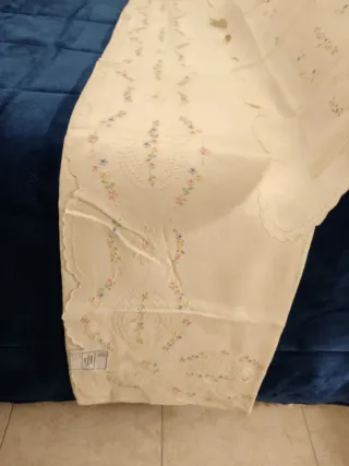 Lenzuolo e federe in lino ricamato