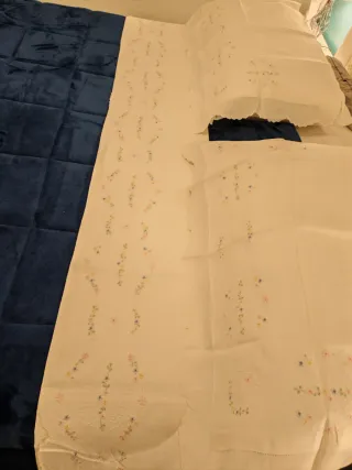 Lenzuolo e federe in lino ricamato