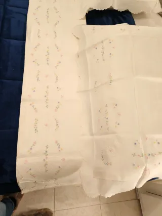 Lenzuolo e federe in lino ricamato