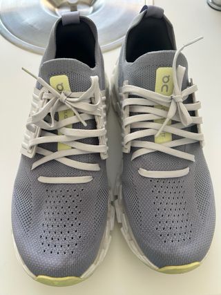 Zapatillas On-running unisex grises y lima