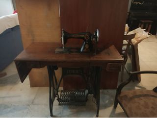 Máquina de coser antigua Wertheim