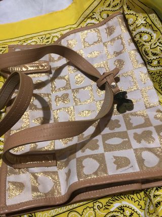 Bolso blanco y dorado