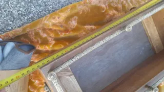 Vaso antico in legno e metallo